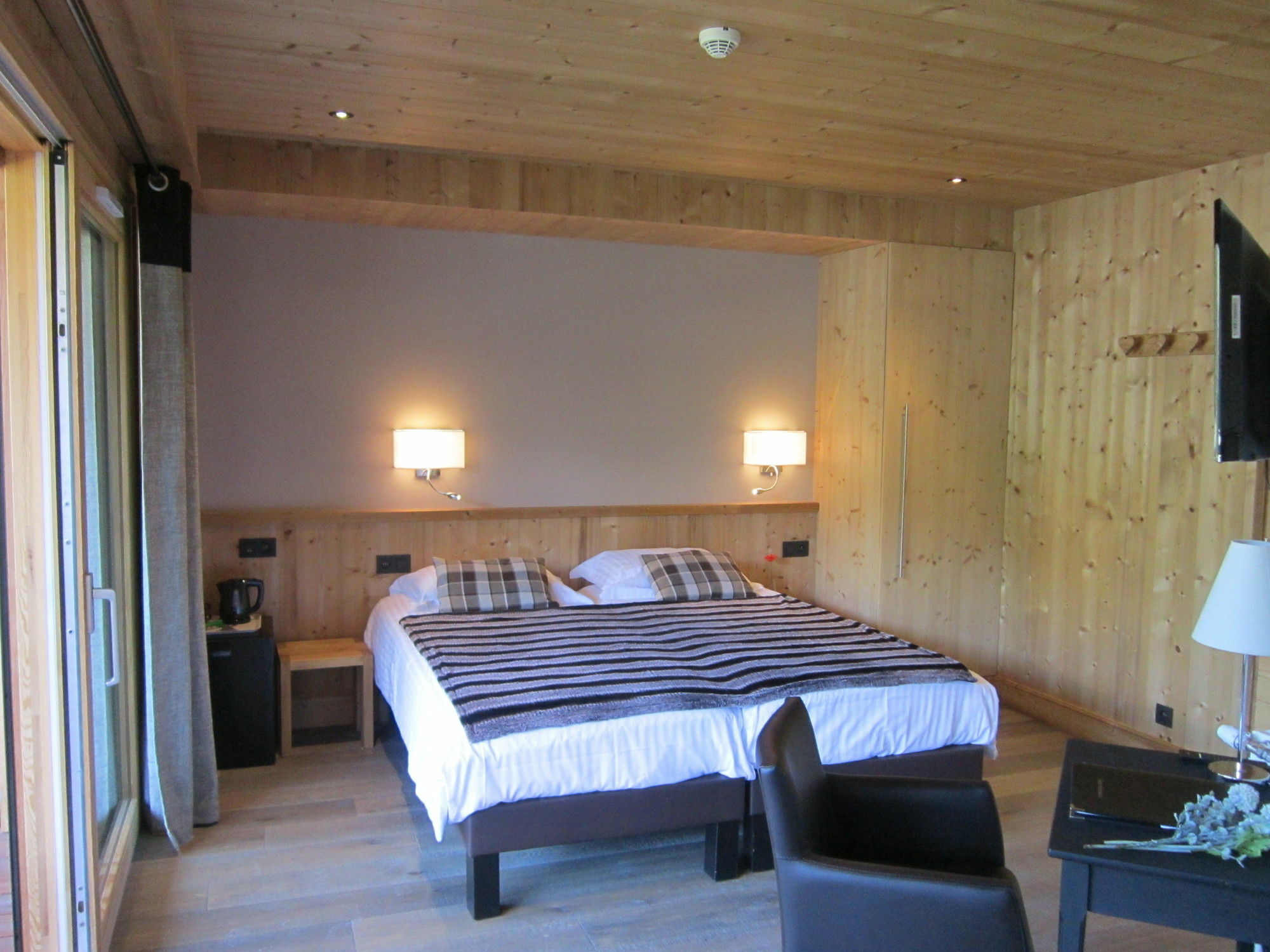 Logis Hotel Gai Soleil Samoëns Exterior foto