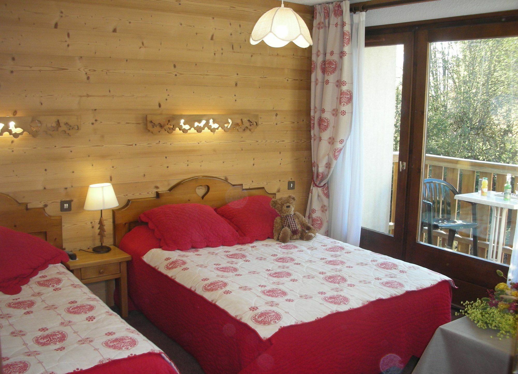 Logis Hotel Gai Soleil Samoëns Exterior foto